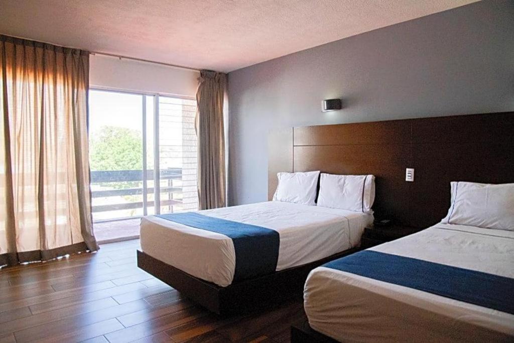 Hotel Portonovo Plaza Expo Zapopan Buitenkant foto