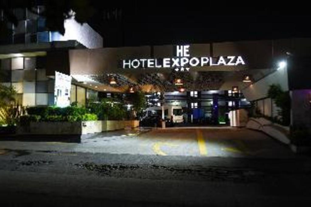 Hotel Portonovo Plaza Expo Zapopan Buitenkant foto