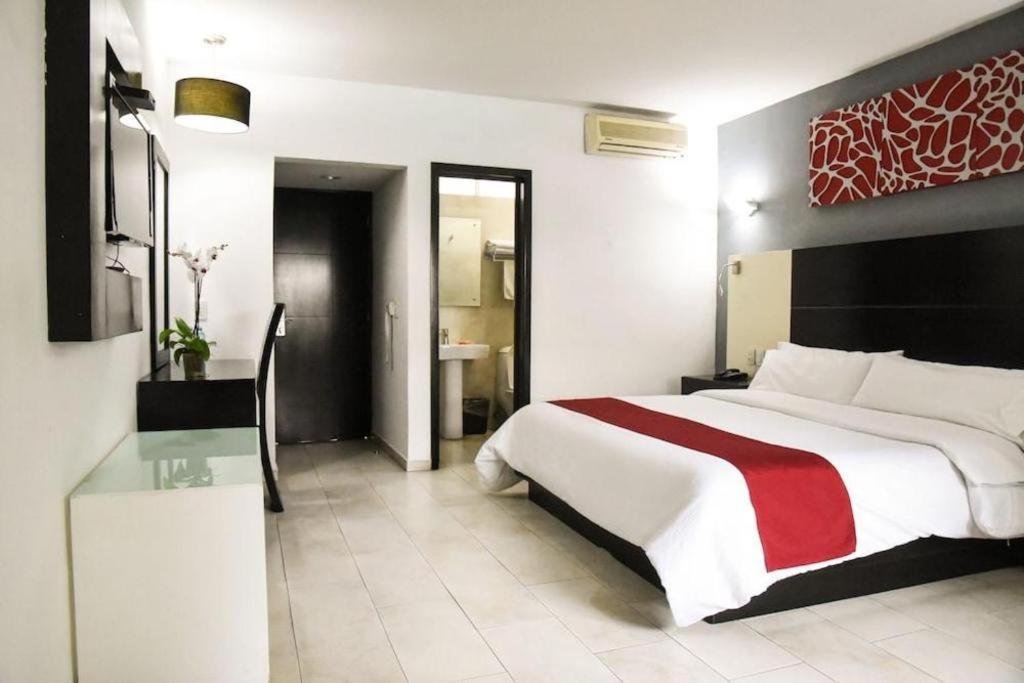 Hotel Portonovo Plaza Expo Zapopan Buitenkant foto