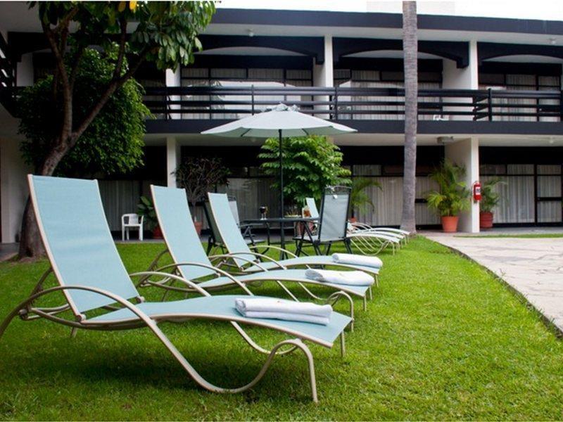 Hotel Portonovo Plaza Expo Zapopan Buitenkant foto